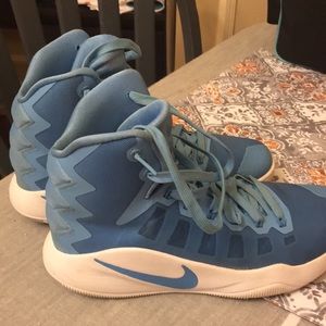 Women’s Nike basketball shoes. Size 8